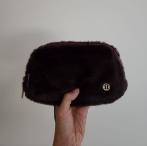 NWT Lululemon Belt Bag Plush Fleece Black Plum (Dark Brown)